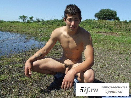 Голый парень на природе (10 фото)