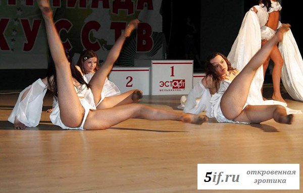 Засветы девах под юбками