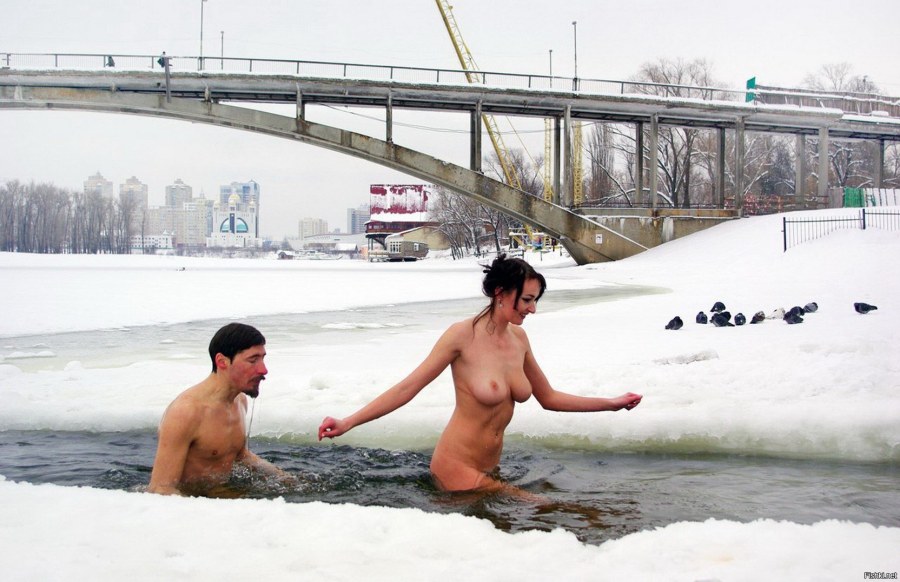 Голые купания на крещение